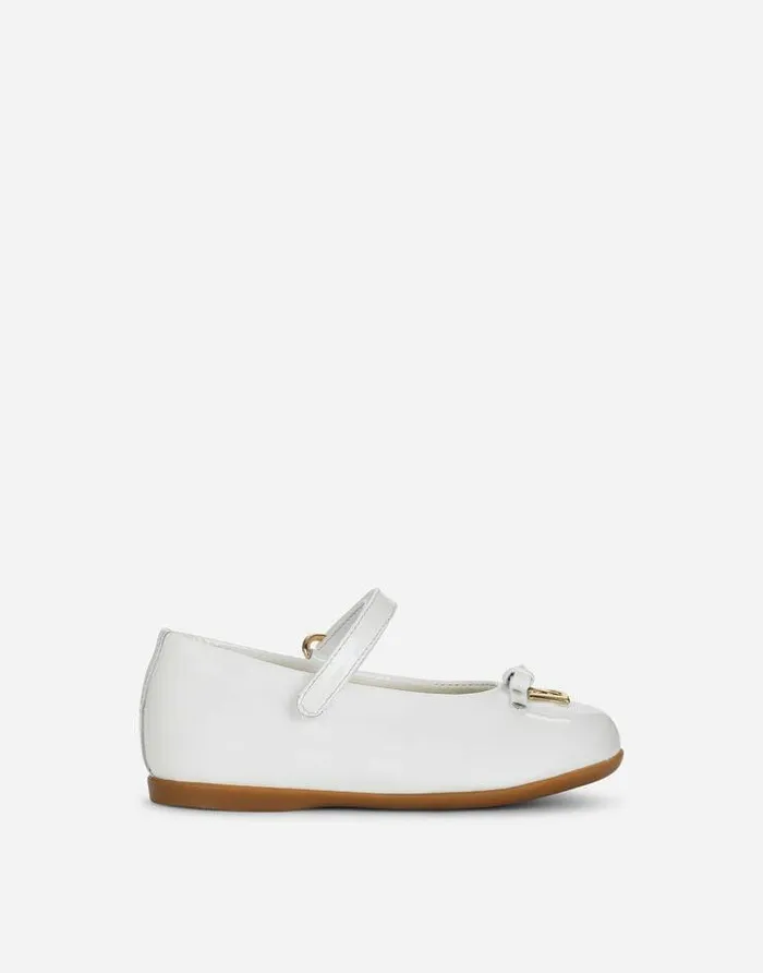 Dolce and Gabbana Shoes For First Steps 1926 Children Patent Leather Ballet Flats With Metal DG Logo White Dolce and Gabbana Shoes For First Steps 1926 Children Patent Leather Ballet Flats With Metal DG Logo White