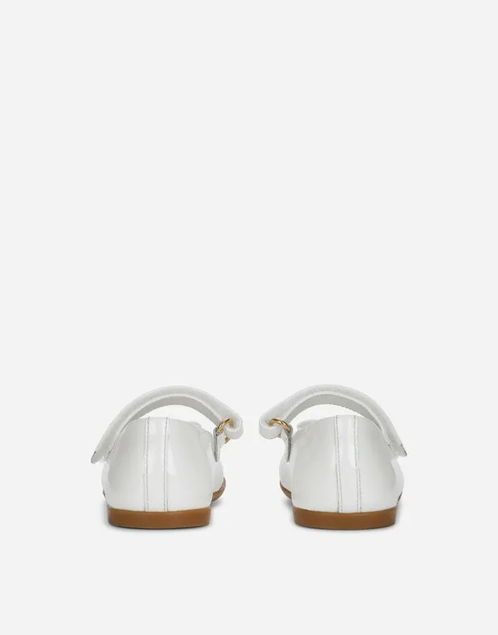Dolce and Gabbana Shoes For First Steps 1926 Children Patent Leather Ballet Flats With Metal DG Logo White Dolce and Gabbana Shoes For First Steps 1926 Children Patent Leather Ballet Flats With Metal DG Logo White