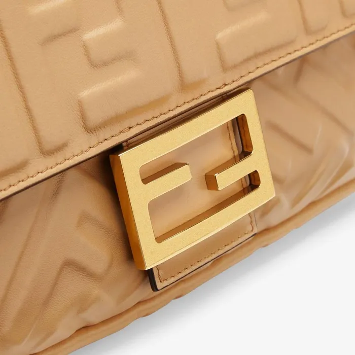 Fendi Shoulder and Crossbody Bags Baguette Beige Leather Bag 8211 Women
