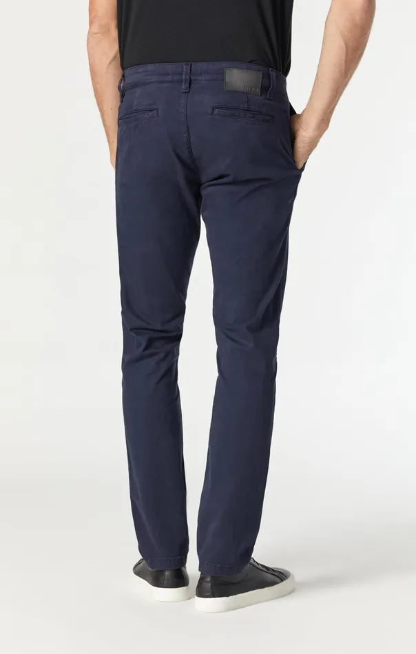 Johnny Slim Leg Chino In Dark Navy Twill Men Mavi Jeans Pants