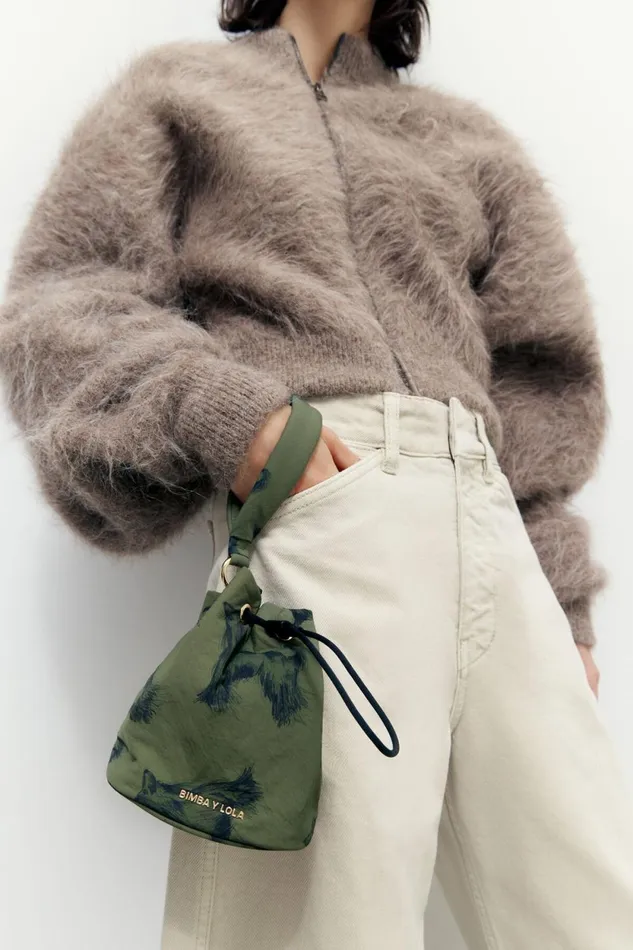 Khaki Pencil Greyhound Print Nylon Bucket Bag Galgo Lapiz Green Women Bimba Y Lola Vanity Pouches Khaki Pencil Greyhound Print Nylon Bucket Bag Galgo Lapiz Green Women Bimba Y Lola Vanity Pouches