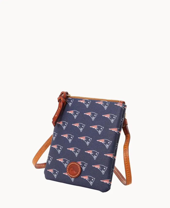 NFL Patriots Small North South Top Zip Crossbody Patriots Woman Dooney and Bourke Crossbodies NFL Patriots Small North South Top Zip Crossbody Patriots Woman Dooney and Bourke Crossbodies