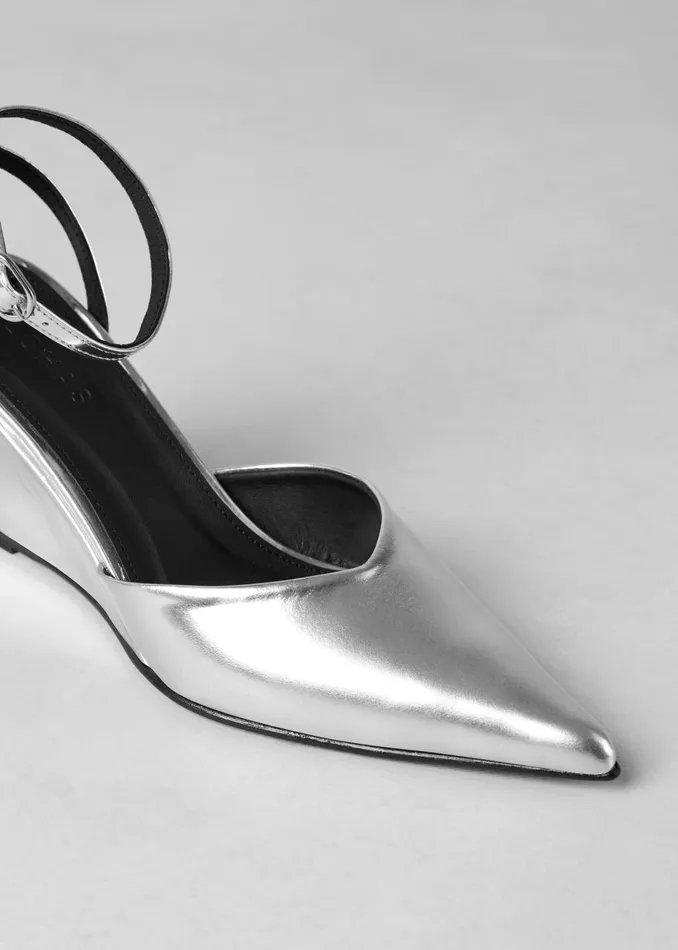 The Frankie Shop Alohas Polly Shimmer Leather Pumps 8211 Silver 8211 Women