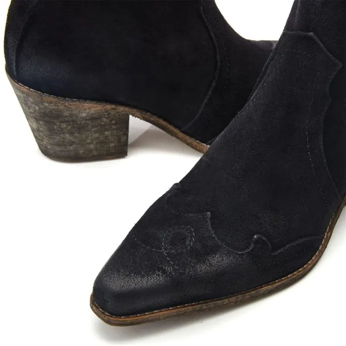 Women Moda In Pelle Heeled And Wedge Boots Carollina Black Suede